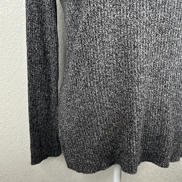 H&M Black & White Knit Long Sleeve Crew Neck Sweater Size Small - Picture 3 of 7